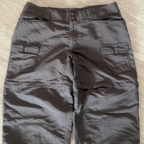 The Northface Women’s Convertible Paramount Cargo Trail Pants / Shorts size 8 - Picture 2 of 11